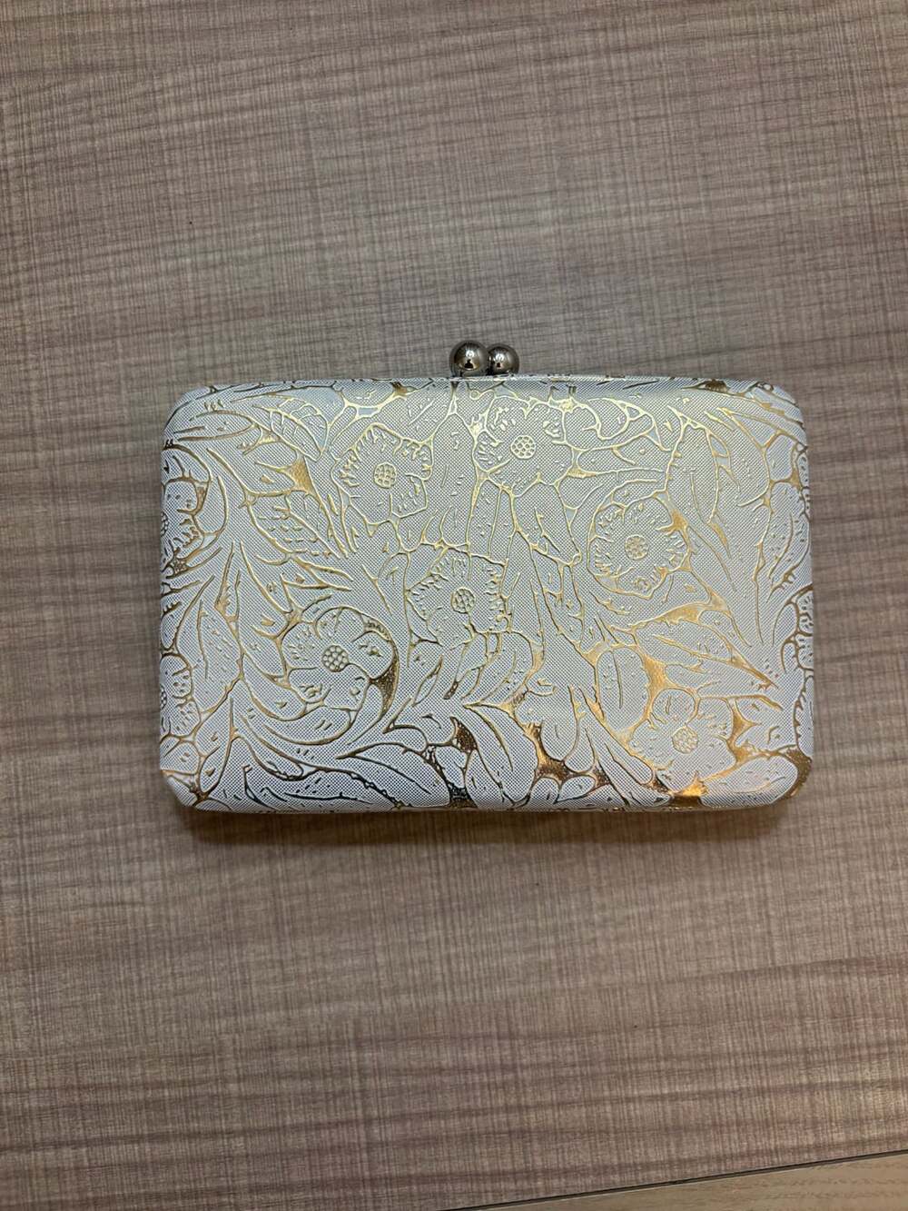 Vintage White and Gold Floral Embossed Kiss-Lock Hard Clutch Wallet